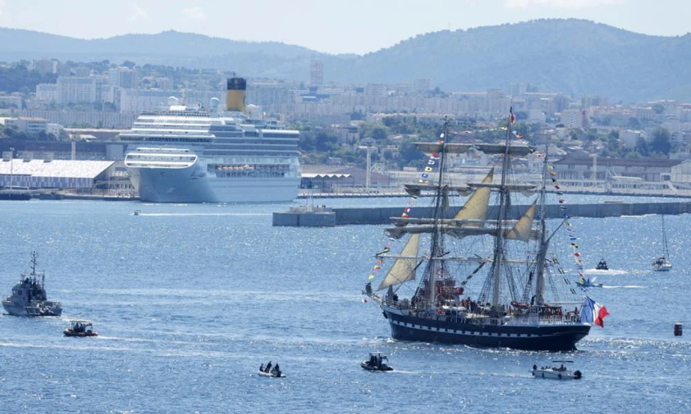 Η Ολυμπιακή φλόγα έφτασε στη Μασσαλία υπό δρακόντεια μέτρα ασφαλείας